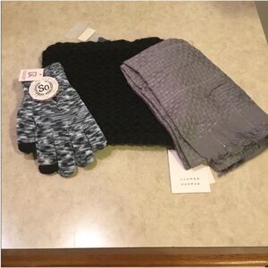 Igloos SO & Apt 9 OSFM Woman winter wear set hat glove scarf gray black
